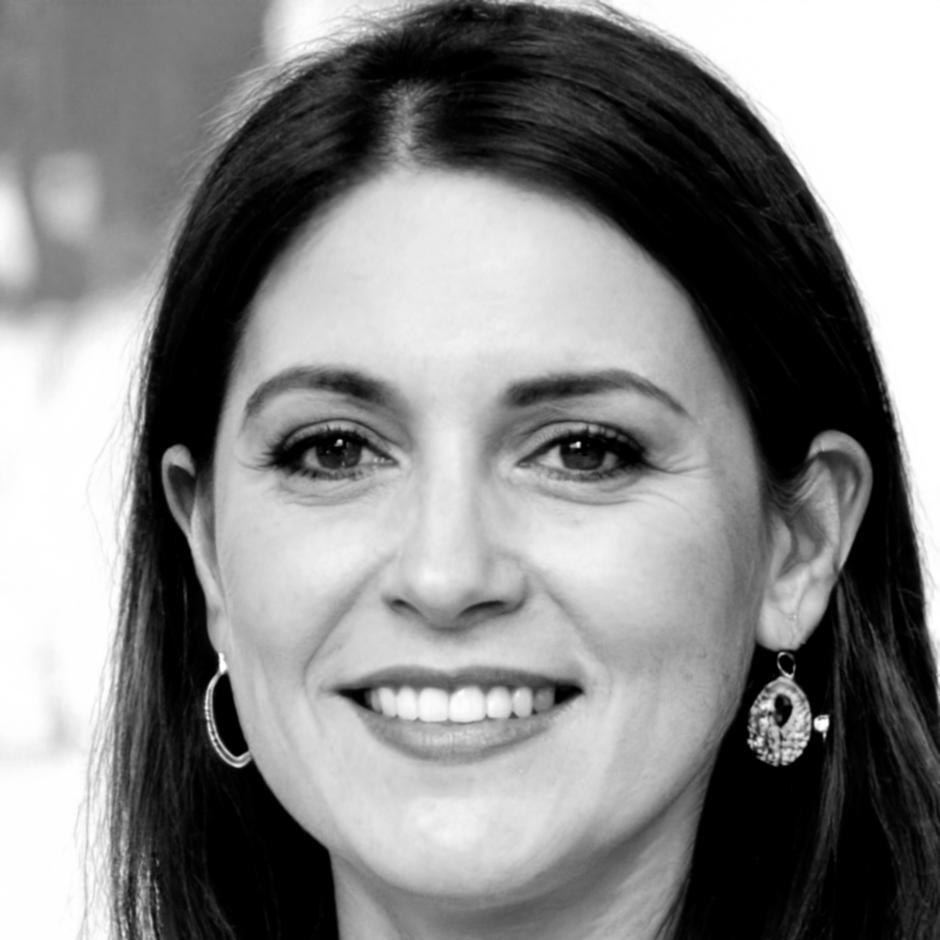 Dr. Sarah Hoffmann, Finanzanalytikerin